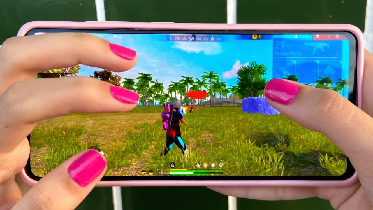 1 ANO JOGANDO FREE FIRE NO GALAXY S20 FE (Jogando duo em call)